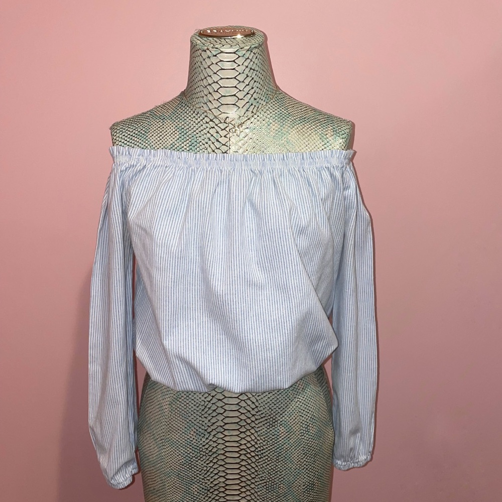 This top is perfect to wear for a brunch date with the girls or for date night